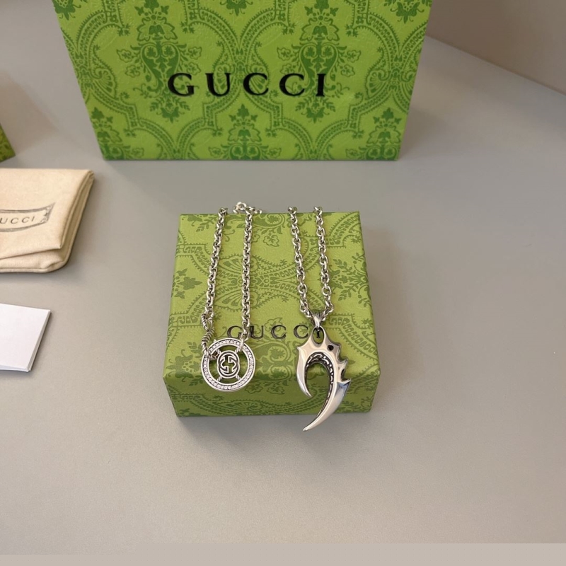 G*u*i necklaces